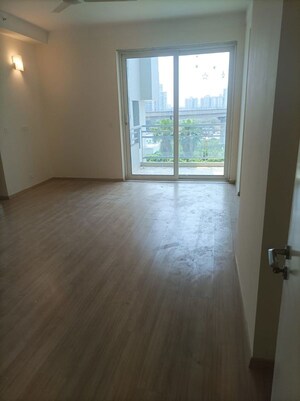 Room in 4 BHK Apartment at DLF The Belaire, Sector 54 – for Sale