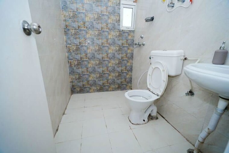 Bathroom, sector 23 2 Bedroom 1200 Sq.Ft. Builder Floor In Sector 23 Gurgaon 10605844
