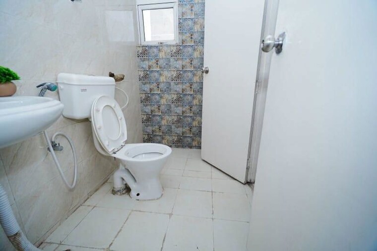 Bathroom, sector 23 2 Bedroom 1200 Sq.Ft. Builder Floor In Sector 23 Gurgaon 10605844