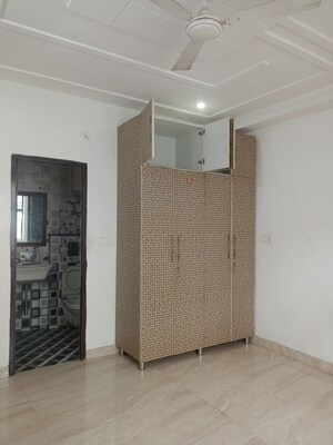 Room in 2 BHK Builder Floor at Sector 23 – for Rent