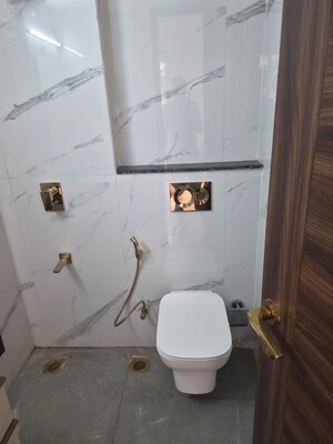 Bathroom in 3.5 BHK Apartment at Central Park I, Sector 42 – for Sale
