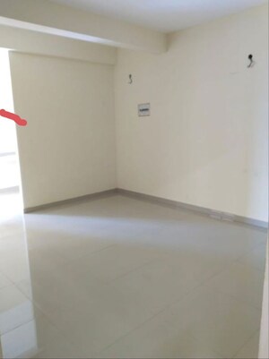 Room in 2 BHK Apartment at Pyramid Heights, Sector 85 – for Rent
