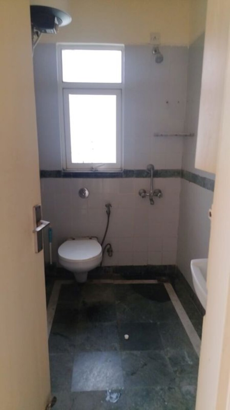 Bathroom, dlf-regency-park-i 2 Bedroom 1105 Sq.Ft. Apartment In Dlf Phase iv Gurgaon 10557693