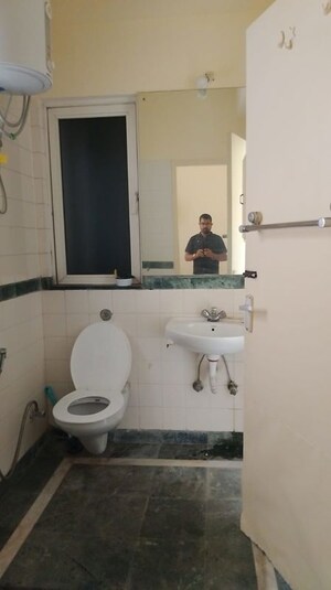 Bathroom in 2 BHK Apartment at DLF Regency Park I, Dlf Phase iv – for Rent