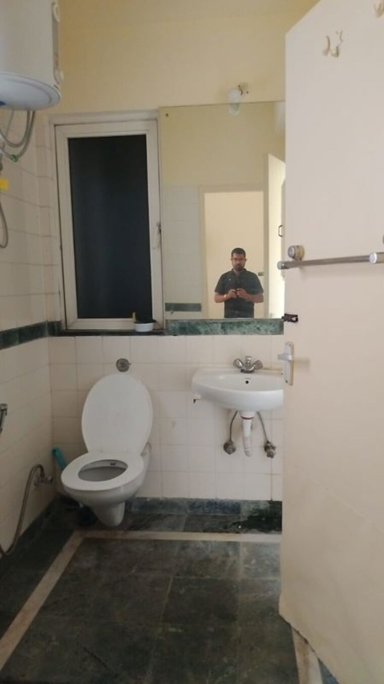 Bathroom, dlf-regency-park-i 2 Bedroom 1105 Sq.Ft. Apartment In Dlf Phase iv Gurgaon 10557693