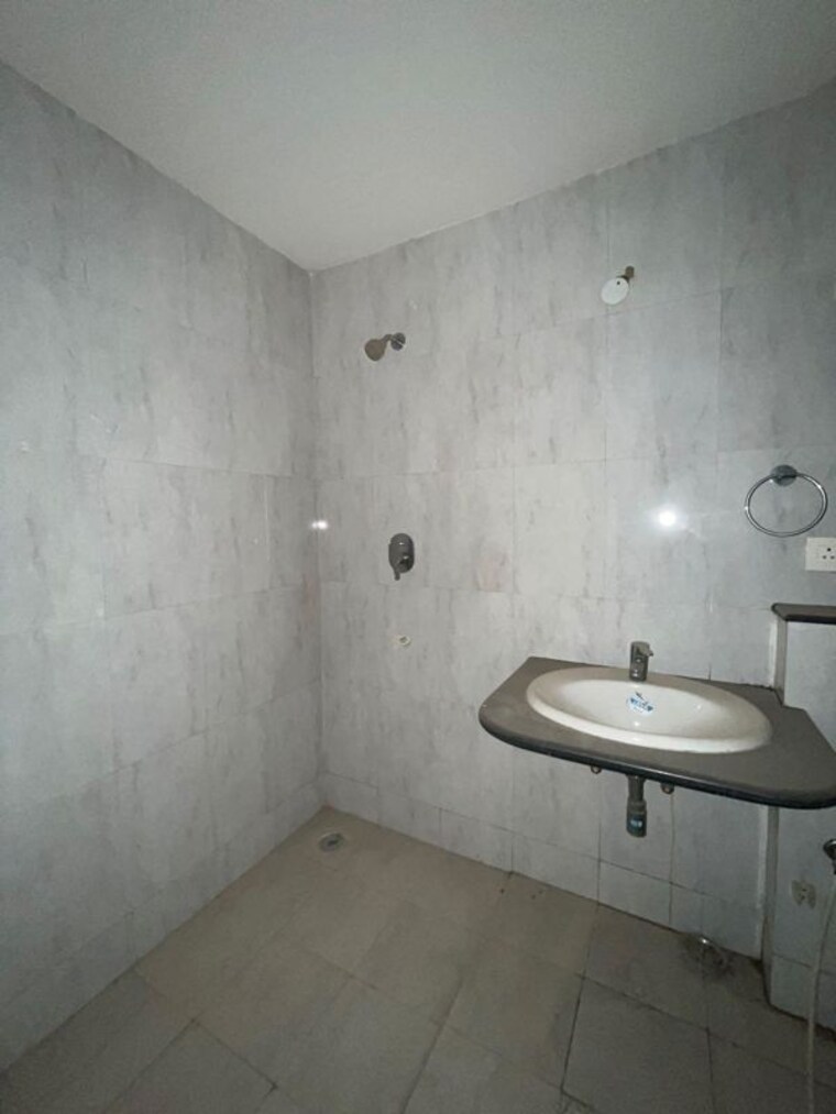 Bathroom, sector 21 2 Bedroom 1200 Sq.Ft. Builder Floor In Sector 21 Gurgaon 10605864