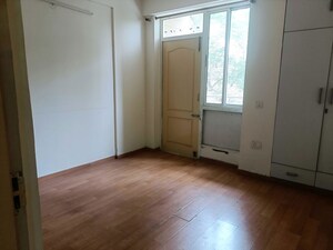 Room in 2 BHK Builder Floor at Sector 21 – for Rent