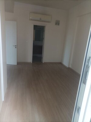 Room in 3.5 BHK Apartment at DLF The Crest, Sector 54 – for Sale