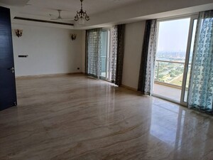 Room in 3.5 BHK Apartment at DLF The Crest, Sector 54 – for Sale