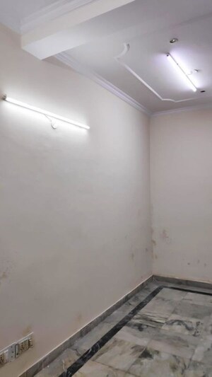 Room in 1.5 BHK Villa at Sector 30 – for Rent