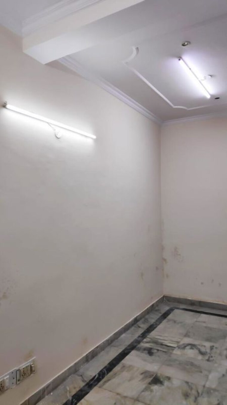 Room, sector 30 1.5 Bedroom 650 Sq.Ft. Villa In Sector 30 Noida 10605905