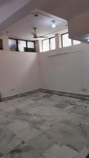 Room in 1.5 BHK Villa at Sector 30 – for Rent