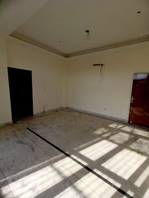 Bedroom in 2.5 BHK Villa at Sector 29 – for Rent