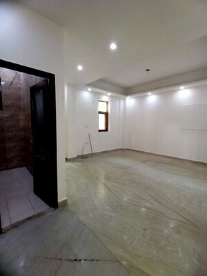 Room in 2.5 BHK Villa at Sector 29 – for Rent