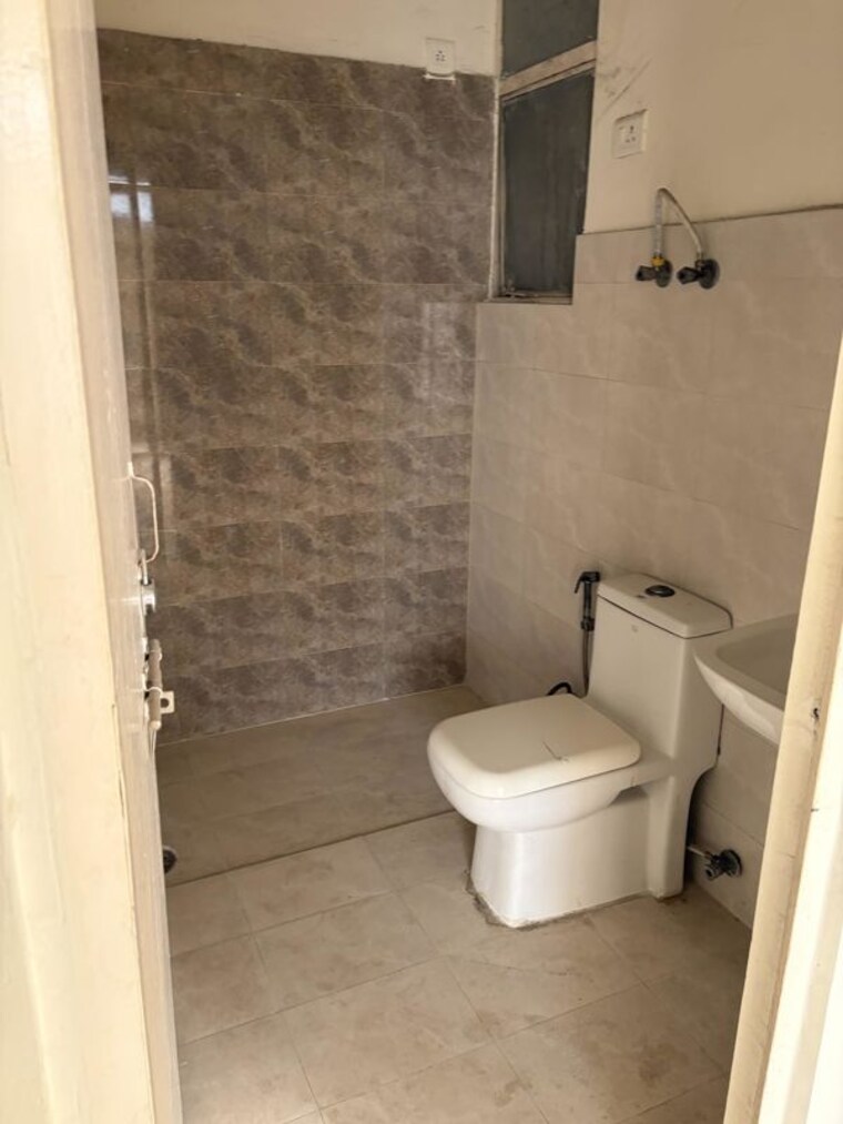 Bathroom, sector 22 2 Bedroom 1200 Sq.Ft. Builder Floor In Sector 22 Gurgaon 10605916