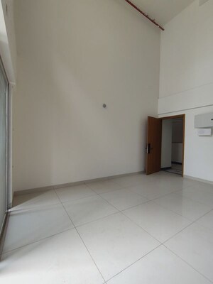 Room in 2 BHK Apartment at Gera Planet Of Joy, Kharadi – for Rent