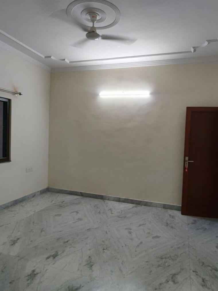 Room, sector 46 3.5 Bedroom 450 Sq.Mt. Villa In Sector 46 Noida 10605932