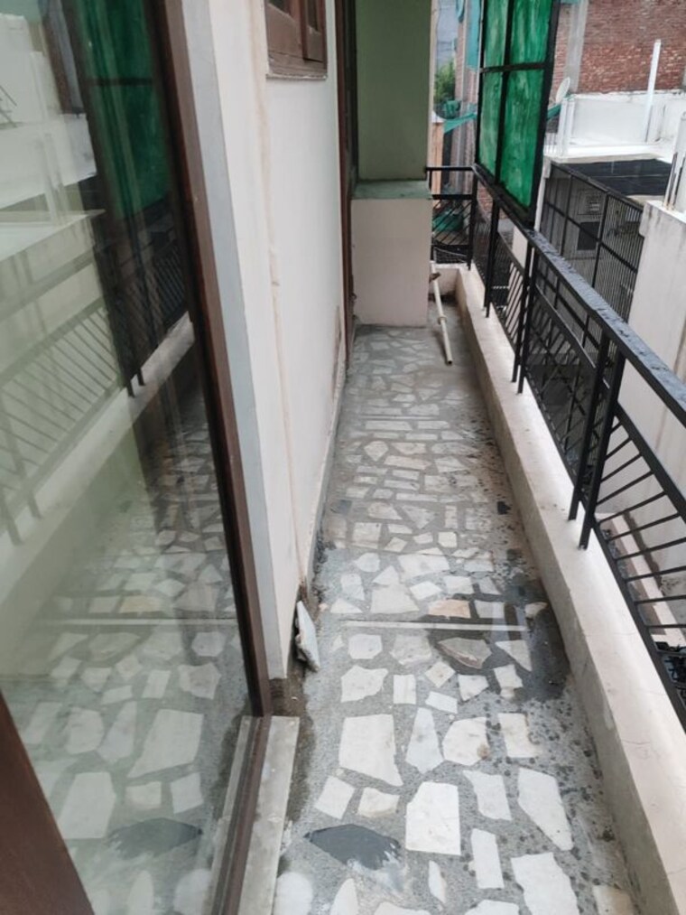 Balcony, sector 46 3.5 Bedroom 450 Sq.Mt. Villa In Sector 46 Noida 10605932