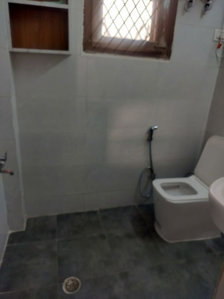 Bathroom, sector 46 3.5 Bedroom 450 Sq.Mt. Villa In Sector 46 Noida 10605932