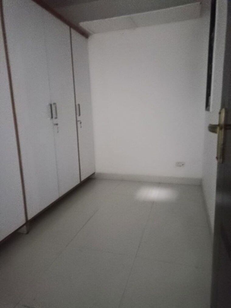 Room, sector 46 3.5 Bedroom 450 Sq.Mt. Villa In Sector 46 Noida 10605932