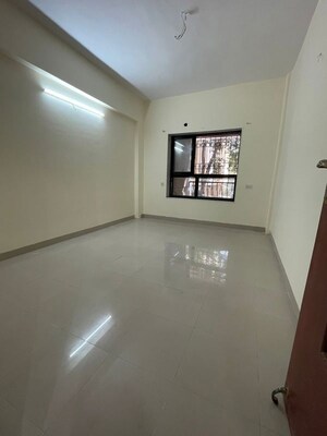 Room in 1 BHK Apartment at Khar West – for Rent