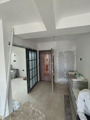 Room in 4 BHK Apartment at Shapoorji Pallonji BKC 28, Bandra East – for Rent