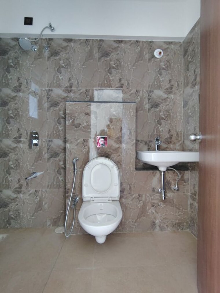 Bathroom, godrej-park-ridge 3 Bedroom 1100 Sq.Ft. Apartment In Manjari Pune 10605944
