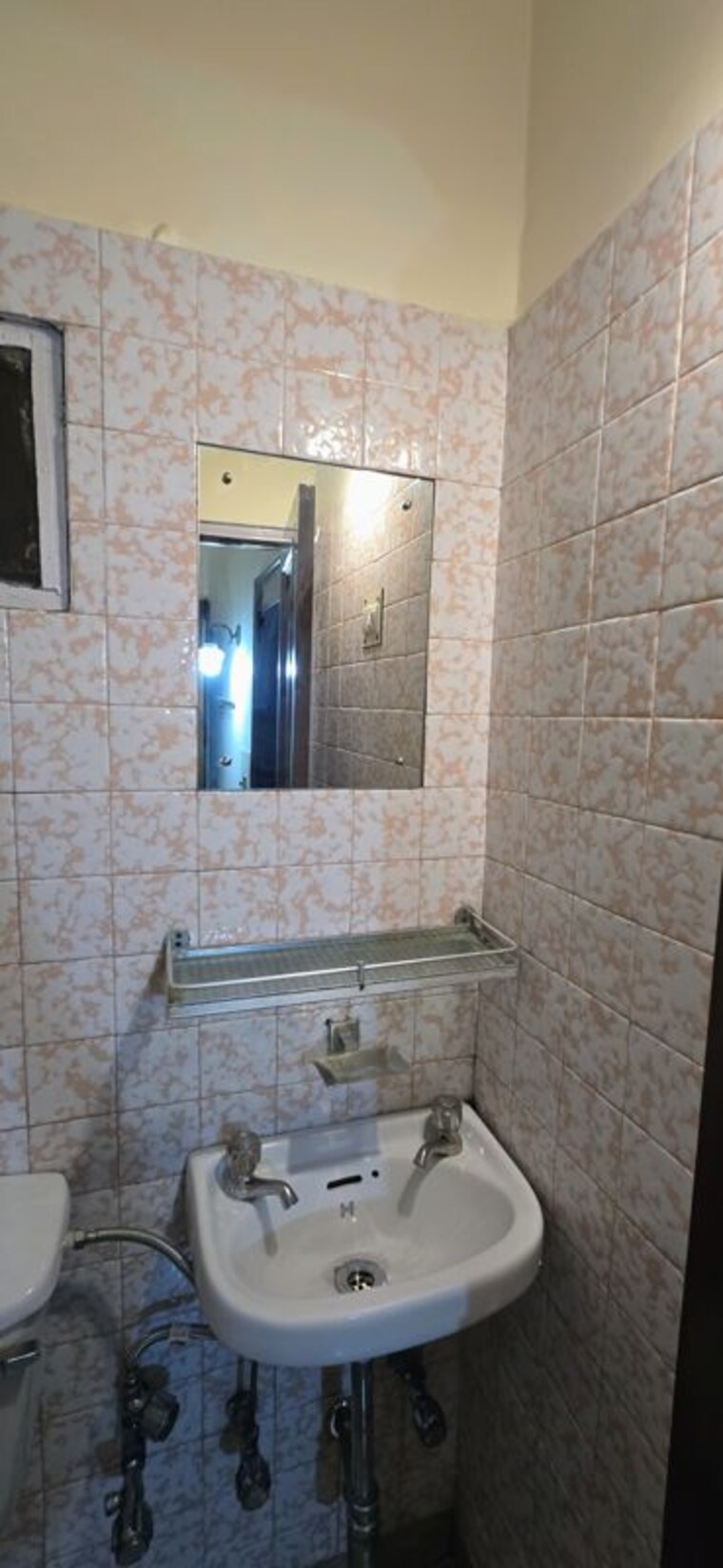 Bathroom, vasant vihar 2 Bedroom 1200 Sq.Ft. Builder Floor In Vasant Vihar Delhi 10605959