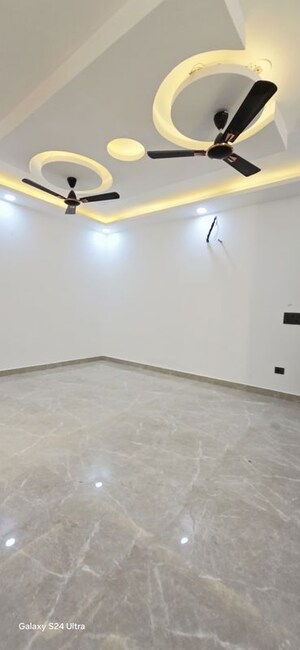 Room in 1 RK Builder Floor at Sindhuja Greens, Sector 10 Greater Noida – for Sale