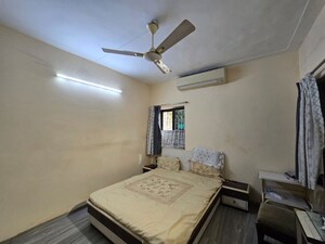 Bedroom in 2 BHK Apartment at Andheri West – for Rent