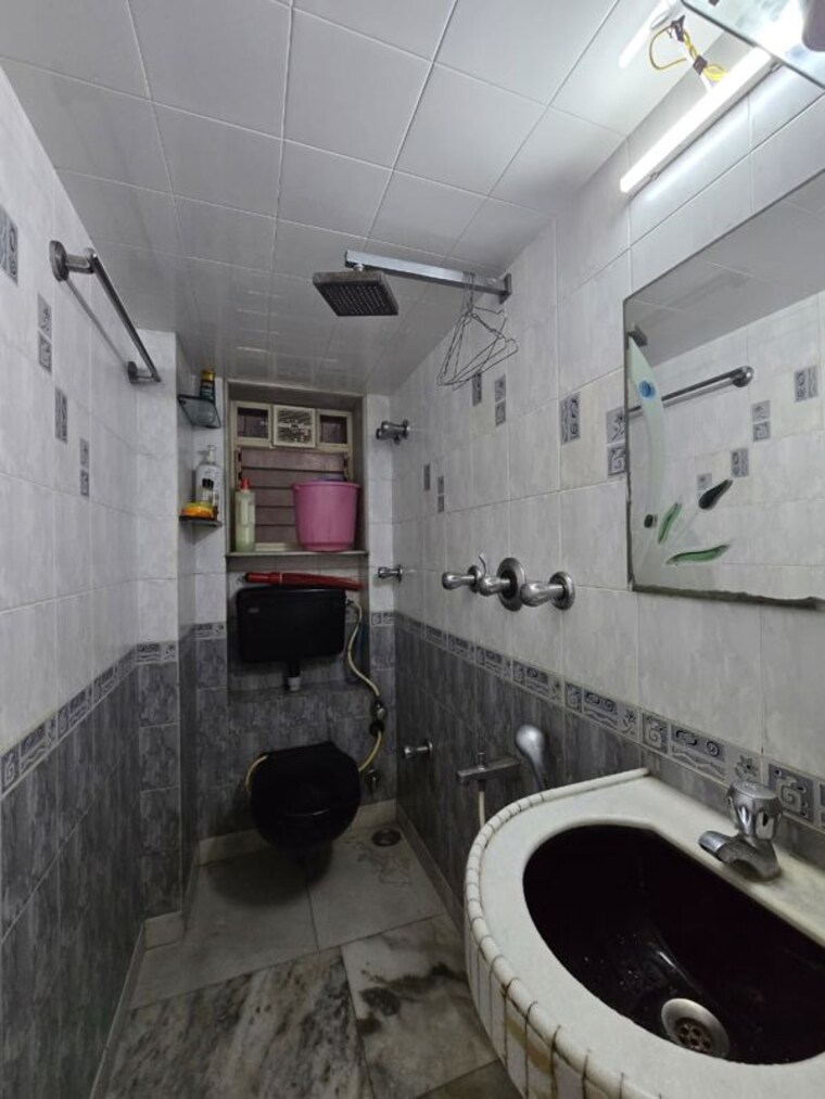 Bathroom, andheri west 2 Bedroom 800 Sq.Ft. Apartment In Andheri West Mumbai 10605968