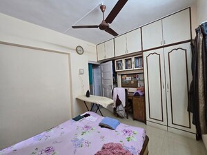 Bedroom in 2 BHK Apartment at Andheri West – for Rent