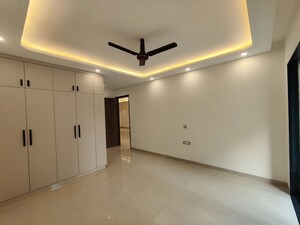 Room in 4 BHK Builder Floor at Green Fields Colony – for Rent