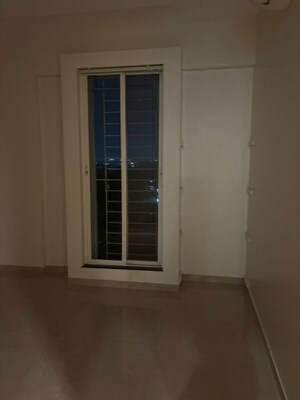 Room in 4 BHK Apartment at Erandwane – for Rent
