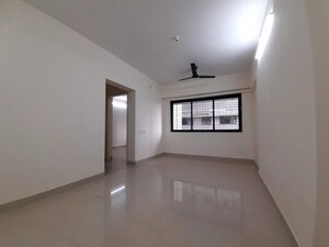 Room in 2 BHK Apartment at Siddharth Nagar CHS Goregaon, Goregaon West – for Rent