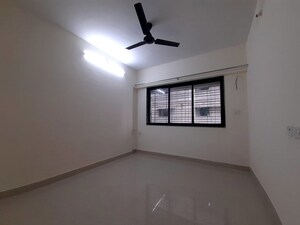 Room in 2 BHK Apartment at Siddharth Nagar CHS Goregaon, Goregaon West – for Rent
