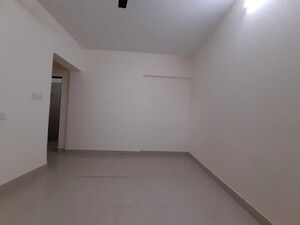 Room in 2 BHK Apartment at Siddharth Nagar CHS Goregaon, Goregaon West – for Rent