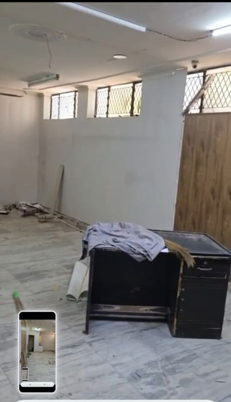 Hall, lajpat nagar i Commercial Office Space 900 Sq.Ft. In Lajpat Nagar I Delhi 10606011