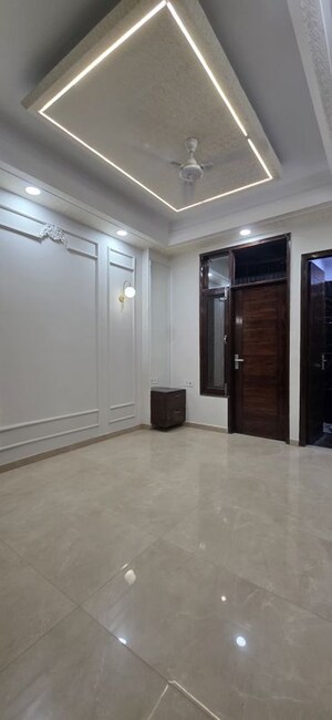 Building Lobby in 3.5 BHK Builder Floor at Vasundhara – for Sale