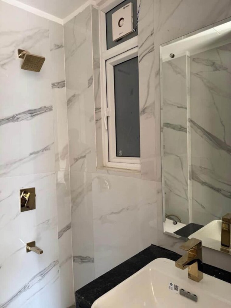 Bathroom, smart-world-orchard 3 Bedroom 1622 Sq.Ft. Apartment In Sector 61 Gurgaon 10606038
