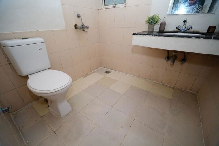 Bathroom, sare-crescent-parc 3 Bedroom 1884 Sq.Ft. Apartment In Sector 92 Gurgaon 10606045
