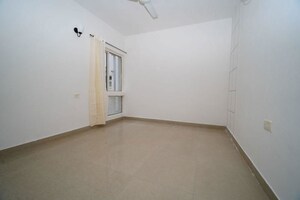 Room in 3 BHK Apartment at Sare Crescent Parc, Sector 92 – for Sale