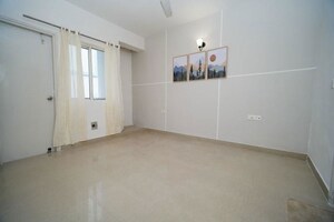 Room in 3 BHK Apartment at Sare Crescent Parc, Sector 92 – for Sale