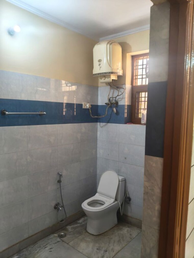 Bathroom, sector 9 3 Bedroom 263 Sq.Yd. Builder Floor In Sector 9 Gurgaon 10605670
