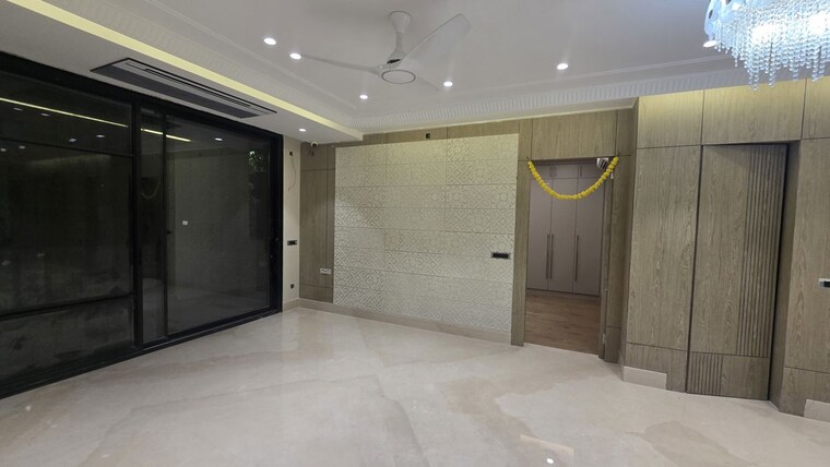 Room, sector 99 3 Bedroom 2000 Sq.Ft. Builder Floor In Sector 99 Gurgaon 10605671