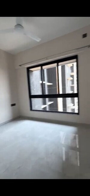 Room in 2 BHK Apartment at Paradigm Antalya, Oshiwara – for Rent