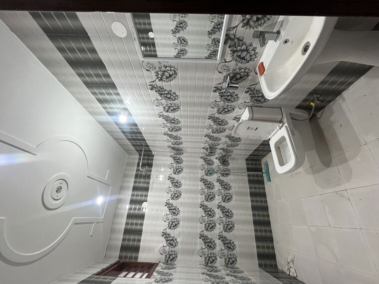 Bathroom, sector 66 a 2 Bedroom 1800 Sq.Ft. Builder Floor In Sector 66 A Mohali 10606285
