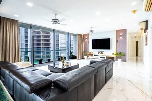 Bedroom in 5 BHK Apartment at Oberoi Realty Esquire, Goregaon East – for Sale