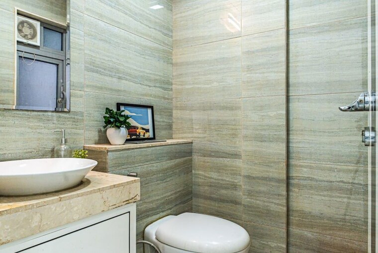 Bathroom, oberoi-realty-esquire 5 Bedroom 2987 Sq.Ft. Apartment In Goregaon East Mumbai 10606299