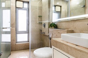 Bathroom in 5 BHK Apartment at Oberoi Realty Esquire, Goregaon East – for Sale